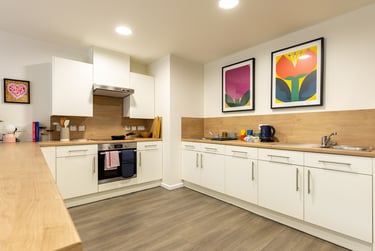 Classic Plus En Suite at Bridge House, 180 Old Dumbarton Road, City Centre, Glasgow, G38QB - Image 8